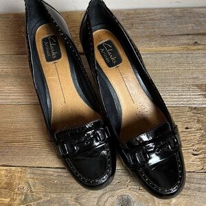 Clarks artesian black patent leather loafer style heels. Size 9.5. EUC
